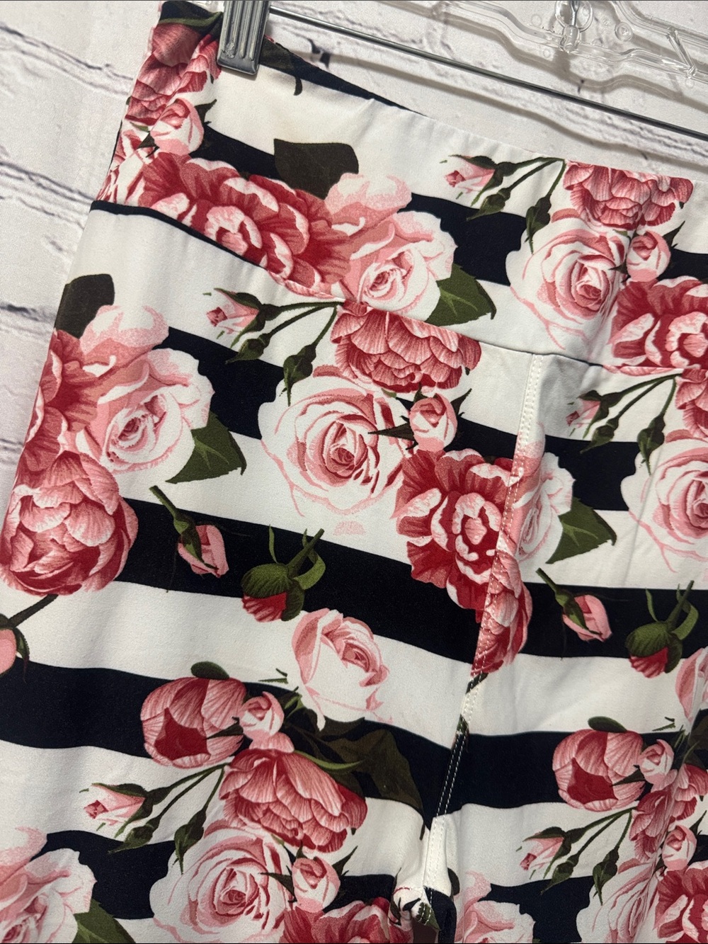 Worn once LuLaRoe TC Tall & Curvy 12-18 Floral Stripe Leggings Buttery Soft - Picture 4 of 9
